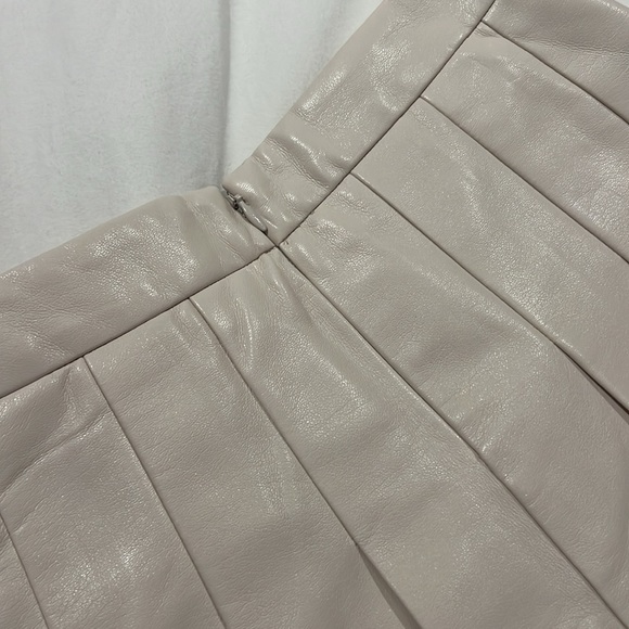 Cream aritzia leather pleated skirt size:00 - Picture 3 of 3